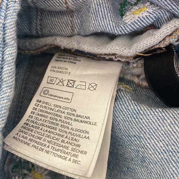 H&M Divided Daisy Embroidered Denim Skirt with Zipper - Picture 5 of 10